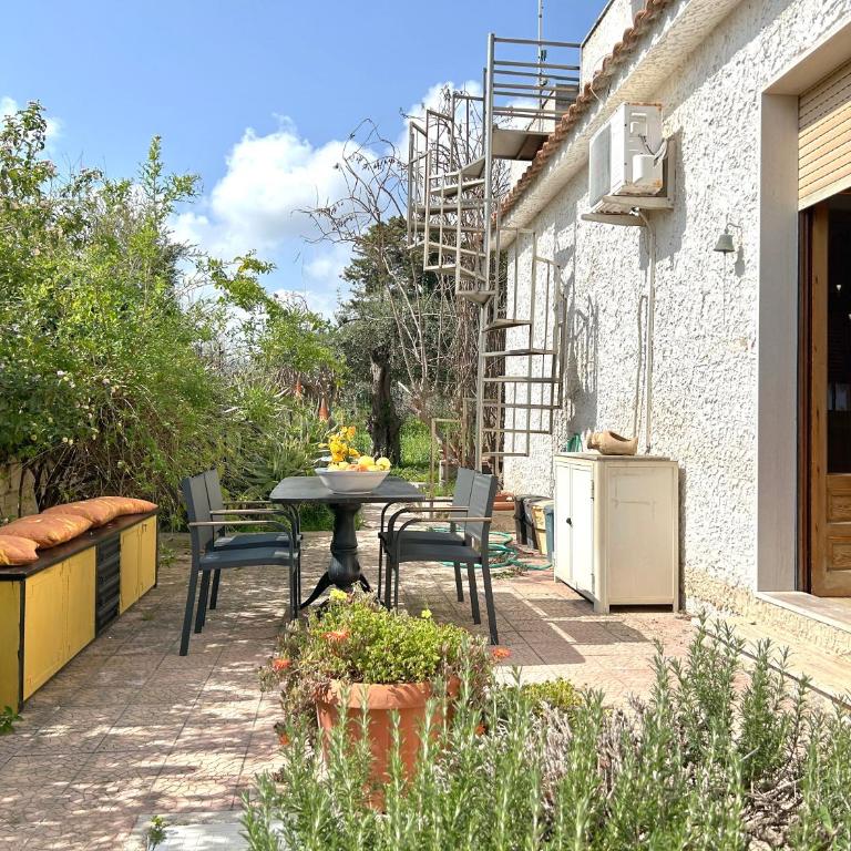 "Villa Cala Bianca" near the sea, parking e wifi - Villa - 89