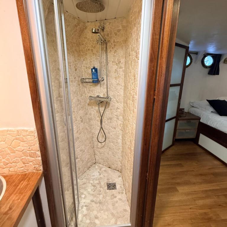 Cabine sur péniche à Bagatelle - Appartement 1 Chambre - 17