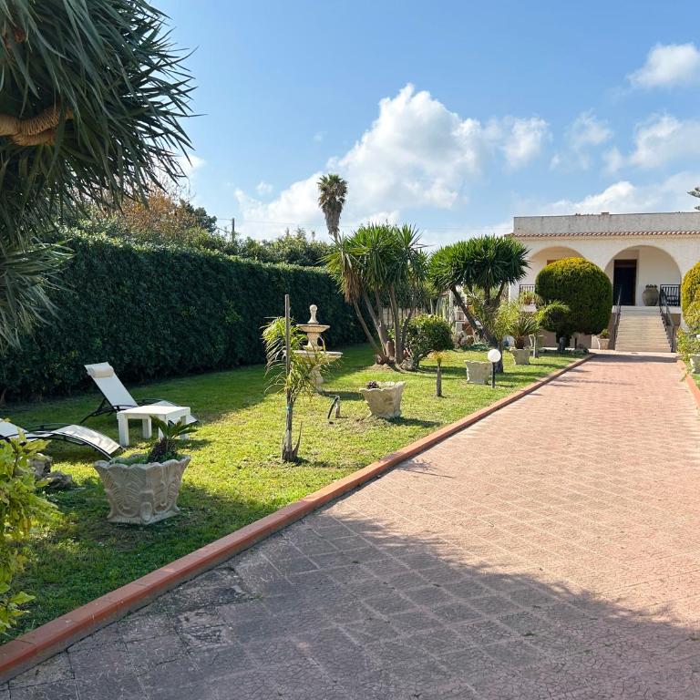 "Villa Cala Bianca" near the sea, parking e wifi - Villa - 94