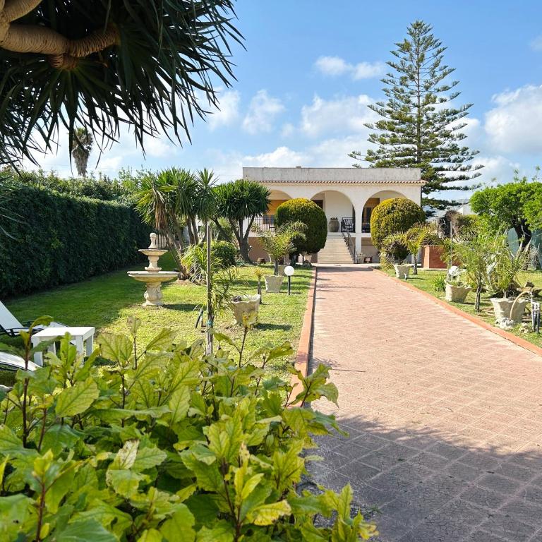 "Villa Cala Bianca" near the sea, parking e wifi - Villa - 95