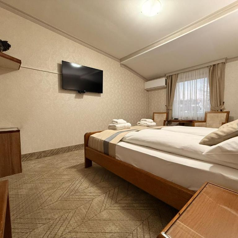 Garni Hotel Lav - Dvokrevetna Soba sa Bračnim Krevetom - 3