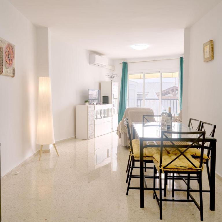 Tucuman 3 - Sunny 3-Bedroom Apartment in Nerja Center near Beach - Three-Bedroom Apartment - 2