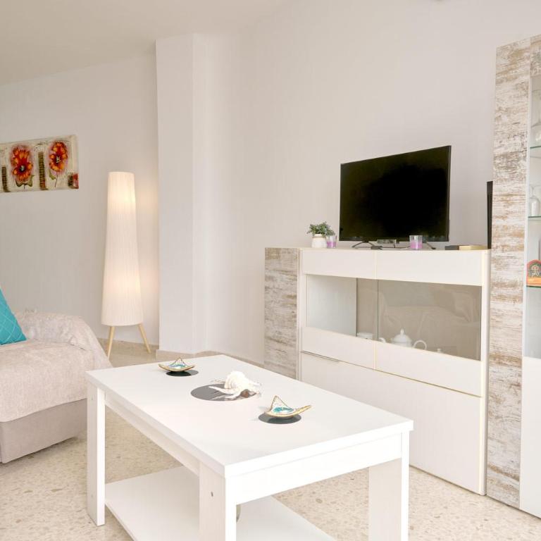 Tucuman 3 - Sunny 3-Bedroom Apartment in Nerja Center near Beach - Three-Bedroom Apartment - 6