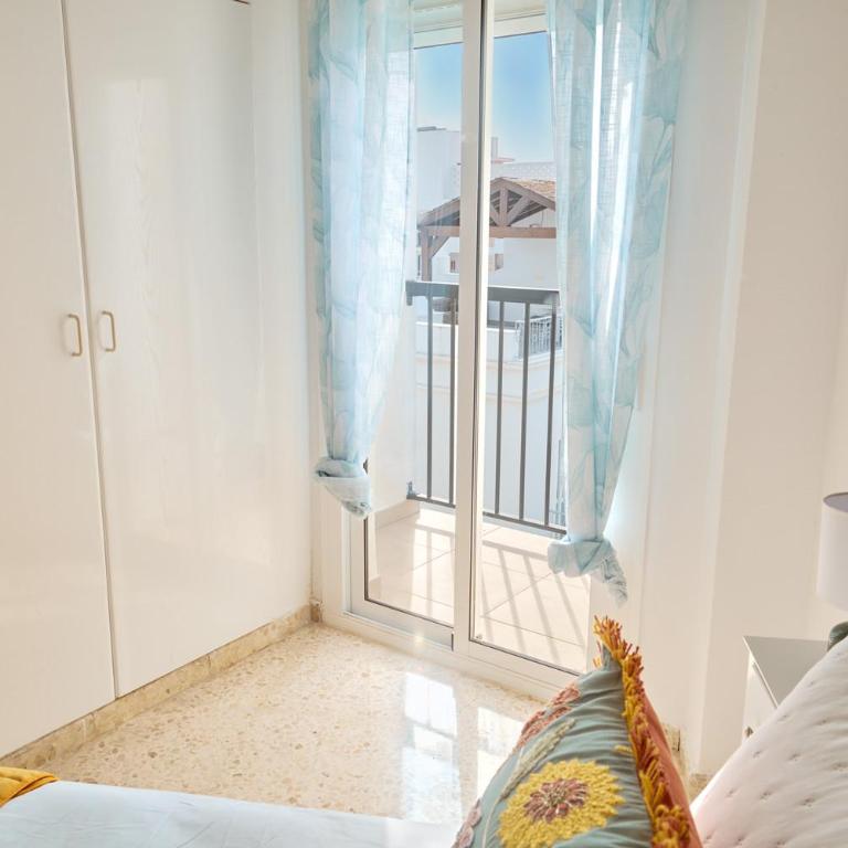 Tucuman 3 - Sunny 3-Bedroom Apartment in Nerja Center near Beach - Three-Bedroom Apartment - 27