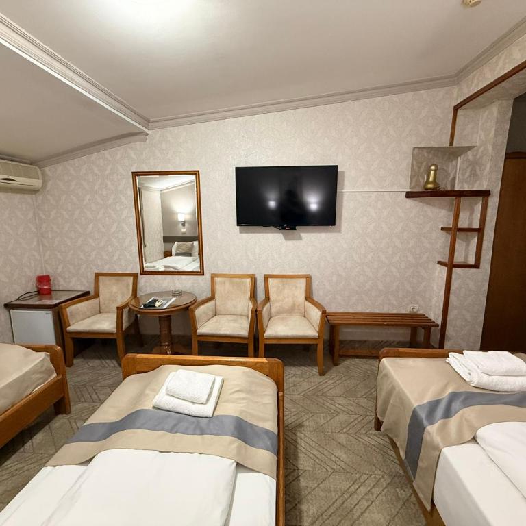 Garni Hotel Lav - Trokrevetna Soba - 3