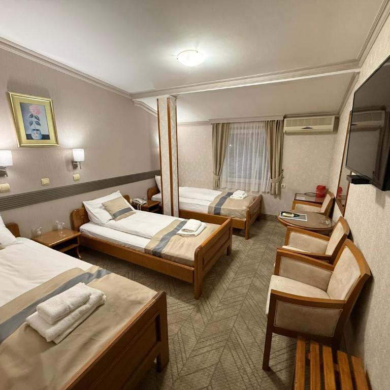 Garni Hotel Lav - Trokrevetna Soba - 2