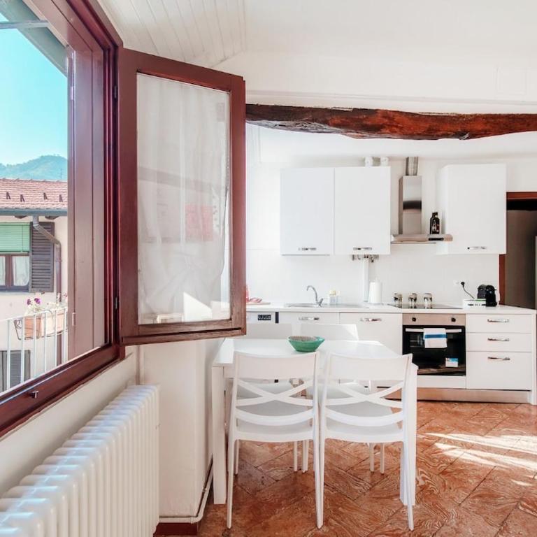 Design Apartment with Historic Beams Cotto Lombardo - One-Bedroom Apartment - 1