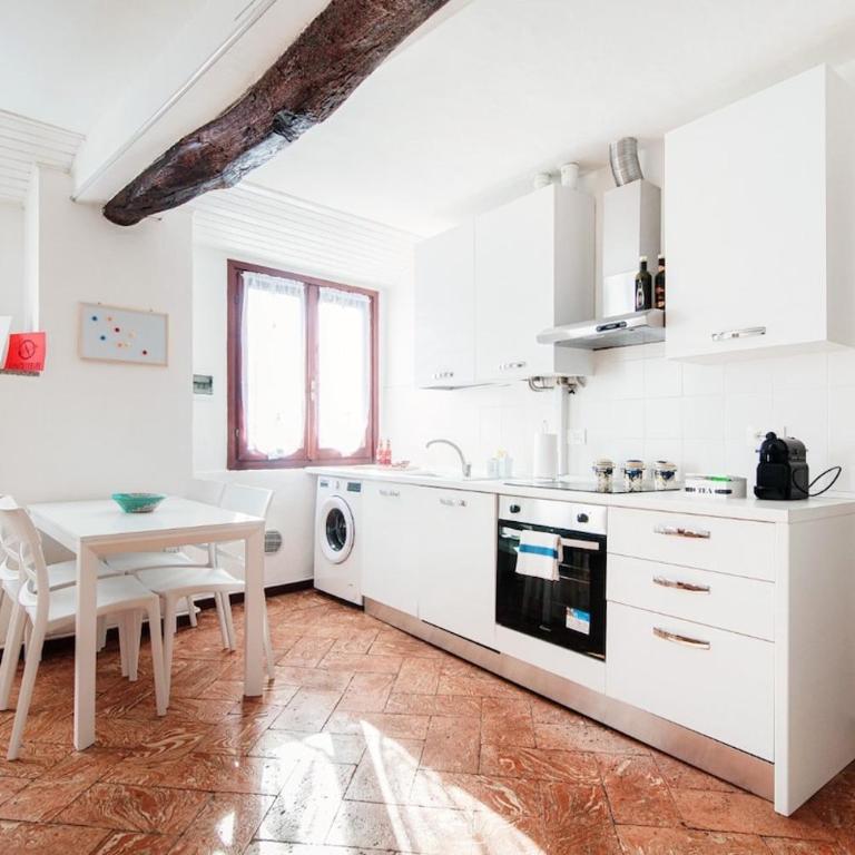 Design Apartment with Historic Beams Cotto Lombardo - One-Bedroom Apartment - 23