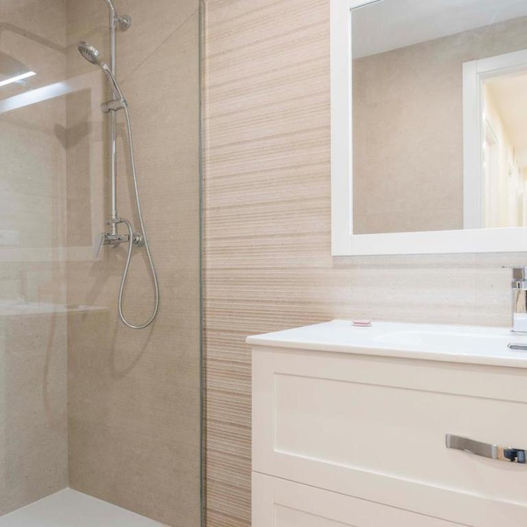 Apartamentos San Juan de los Reyes by Toledo AP - Apartamento de 2 dormitorios - 2