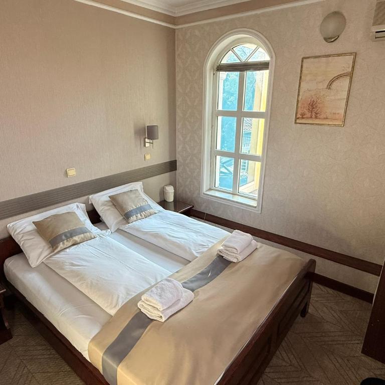 Garni Hotel Lav - Economy Dvokrevetna Soba sa Bračnim Krevetom/Zasebnim Krevetima - 2
