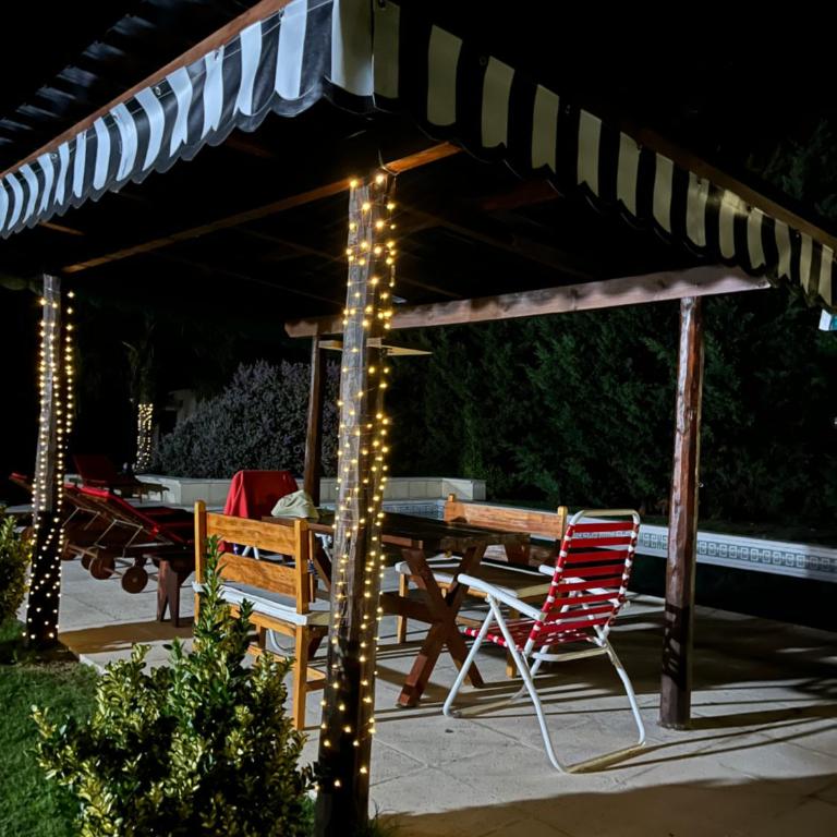Casa con parque soñado, gran piscina, parrilla y CheckOut 18 hs! - Vacation Home - 92
