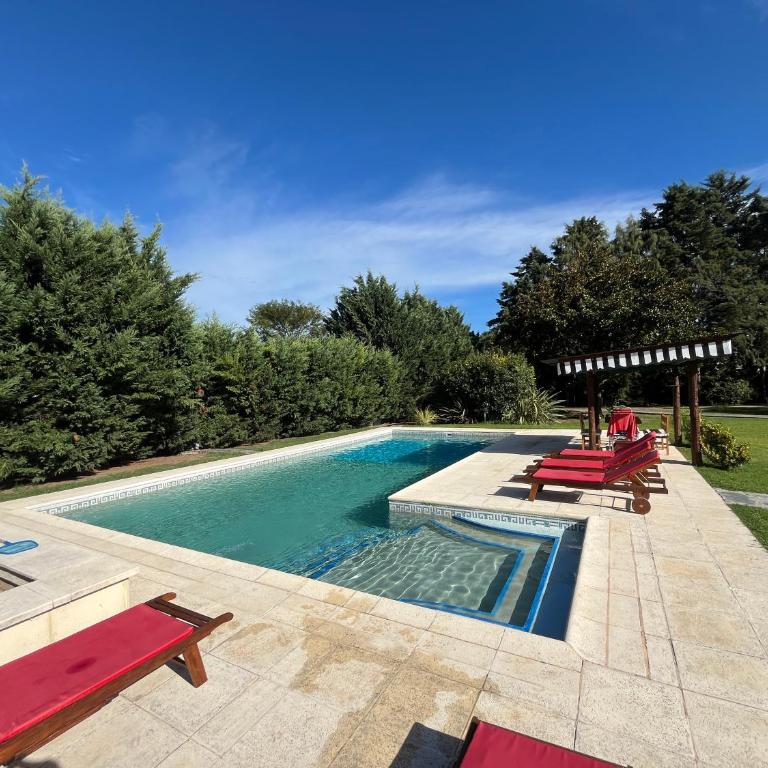 Casa con parque soñado, gran piscina, parrilla y CheckOut 18 hs! - Casa - 1