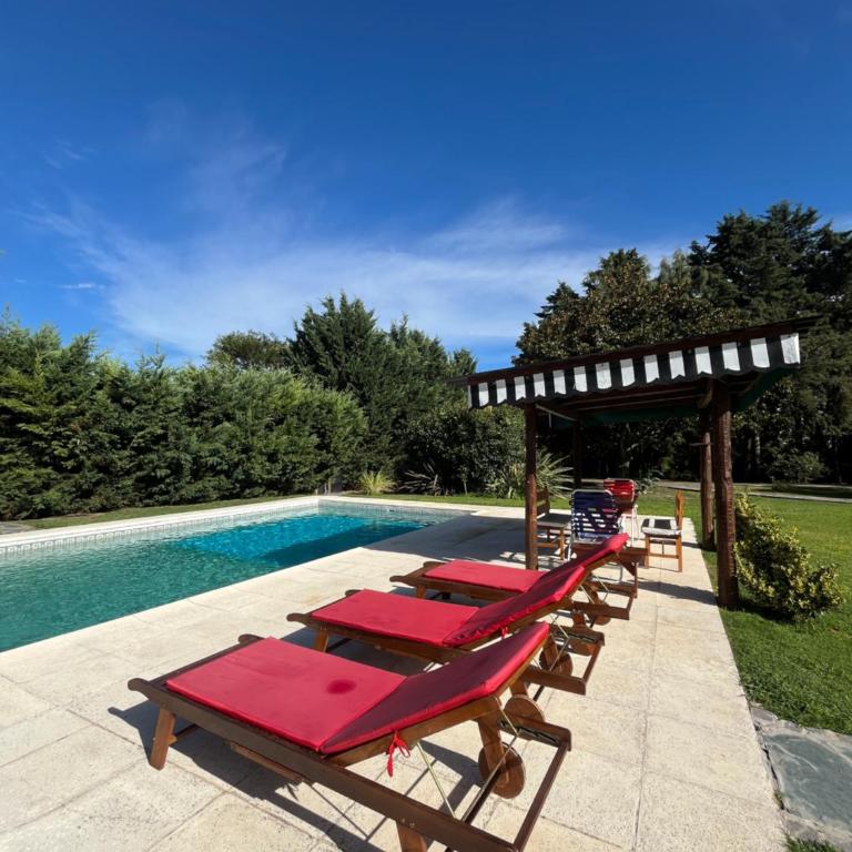 Casa con parque soñado, gran piscina, parrilla y CheckOut 18 hs! - Casa - 20