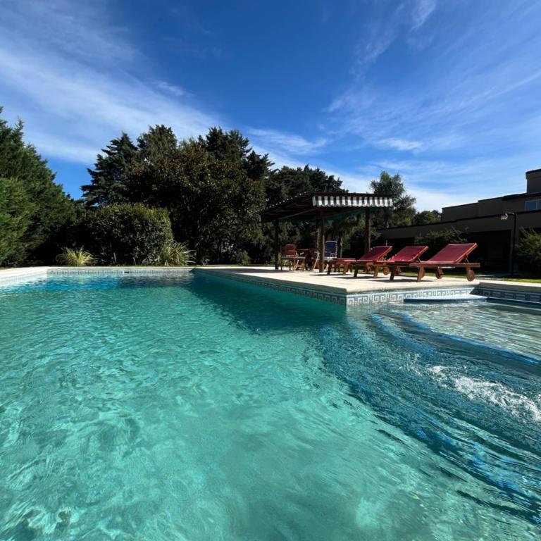 Casa con parque soñado, gran piscina, parrilla y CheckOut 18 hs! - Casa - 29