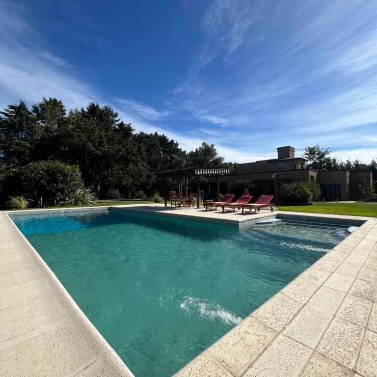 Casa con parque soñado, gran piscina, parrilla y CheckOut 18 hs! - Vacation Home - 13
