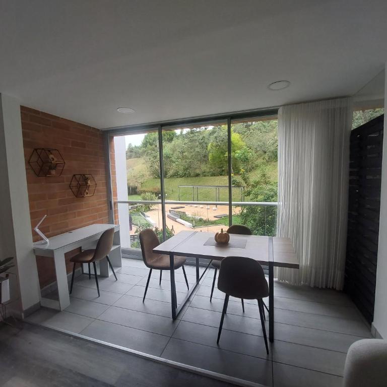 Apartasuite en Rionegro con piscina, gimnasio y spa - Apartamento de 1 dormitorio con vistas al jardín - 17