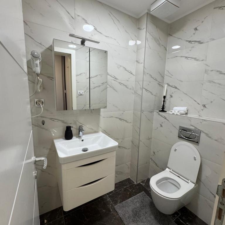 ToP-HILL - One-Bedroom Apartment - 16