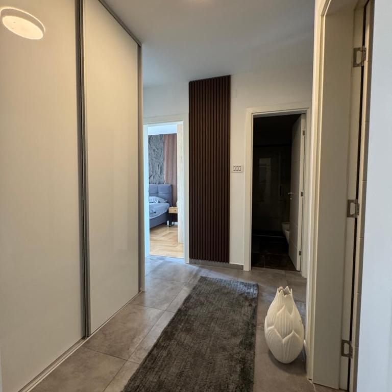 ToP-HILL - One-Bedroom Apartment - 14