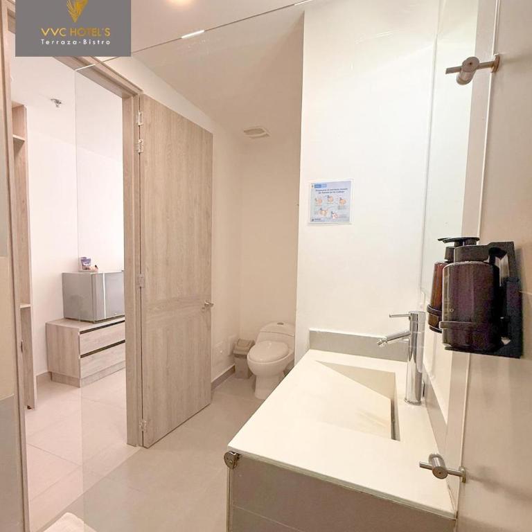 VVC Hotel's - Deluxe Double Room - 4