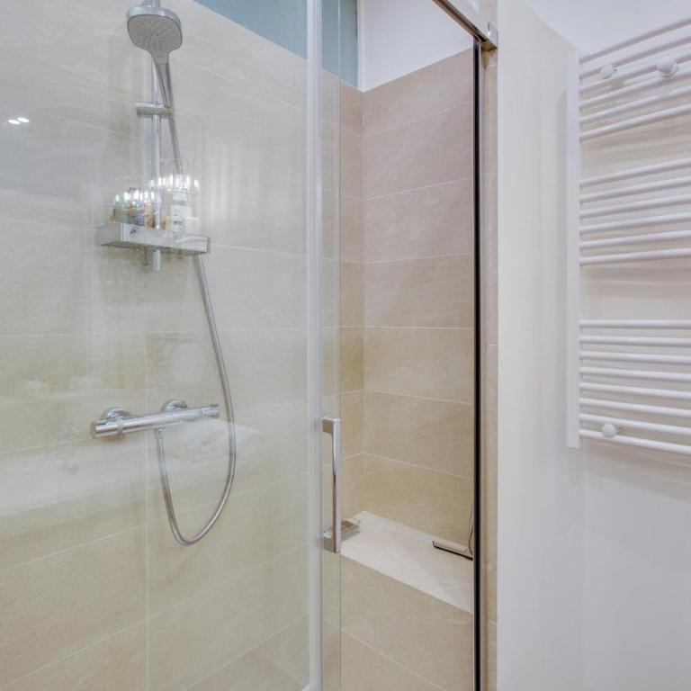 Chic & Terrasse Privée à Paris - Appartamento - 13