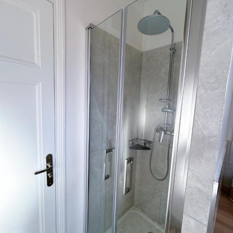 T4 élégant et lumineux cœur de ville, balcon - Three-Bedroom Apartment - 26