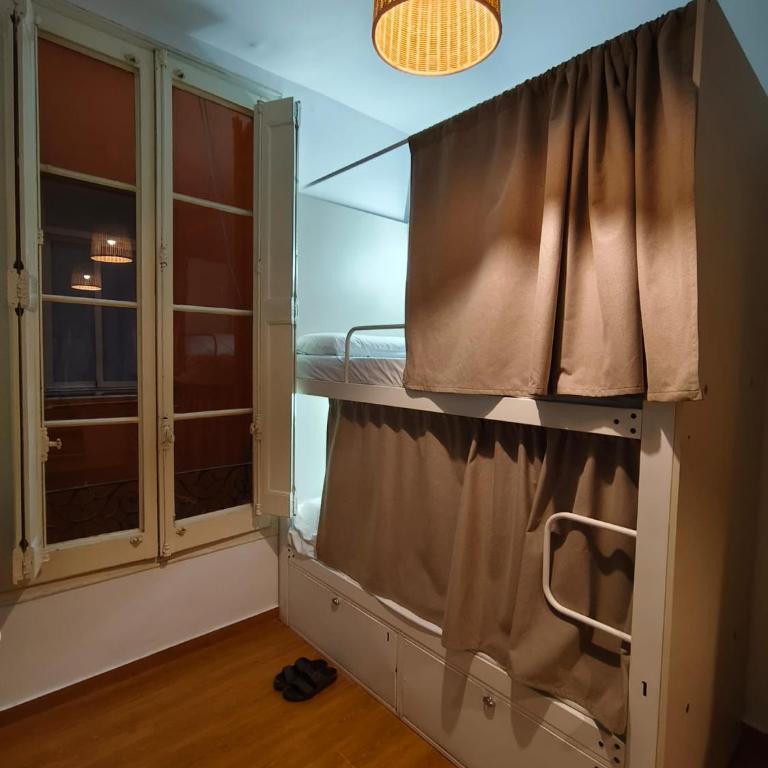 Mediterranean Hostel Barcelona by Casa Consell - Cama en habitación compartida mixta de 6 camas - 6