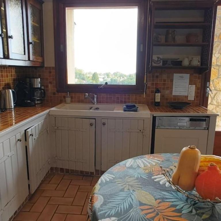 Grande villa conviviale et lumineuse avec piscine - Maison de Vacances - 5