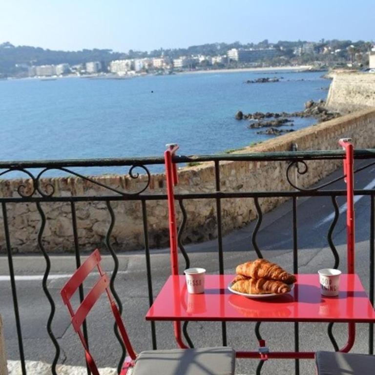 Vue mer et balcon - Studio au cœur du Vieil Antibes - Appartement - Vue sur Mer - 2