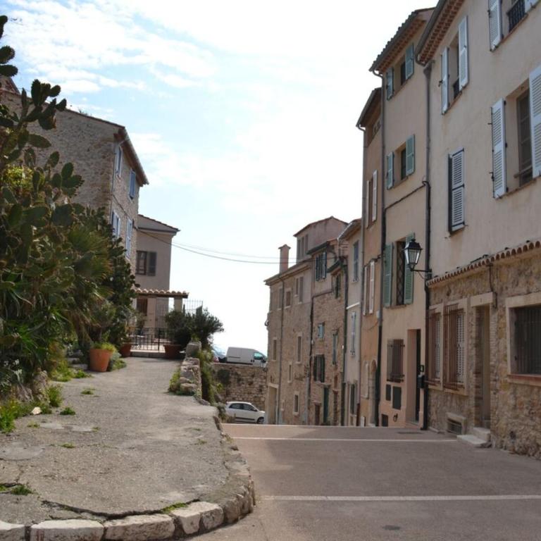 Vue mer et balcon - Studio au cœur du Vieil Antibes - Appartement - Vue sur Mer - 4