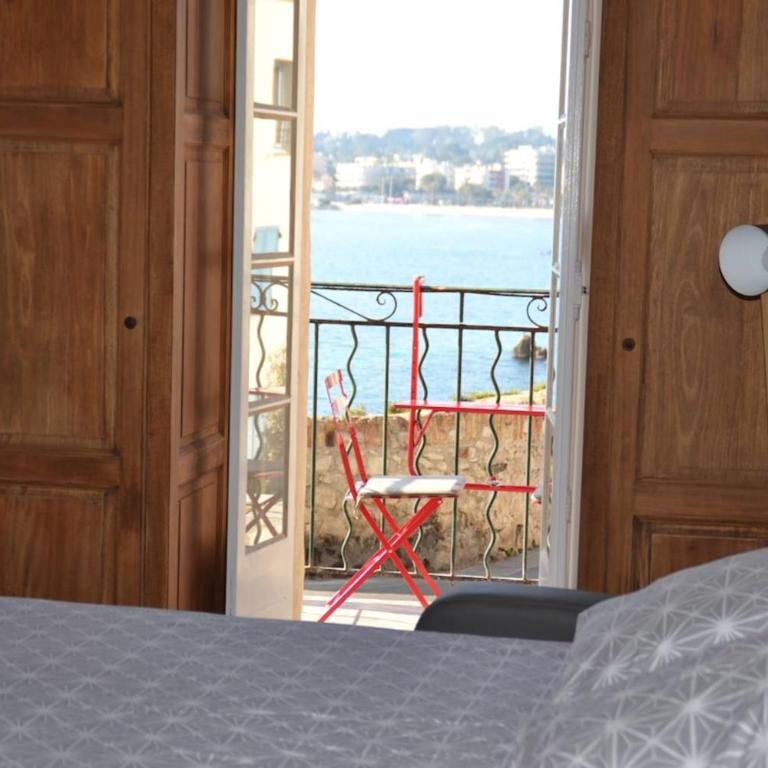 Vue mer et balcon - Studio au cœur du Vieil Antibes - Appartement - Vue sur Mer - 11