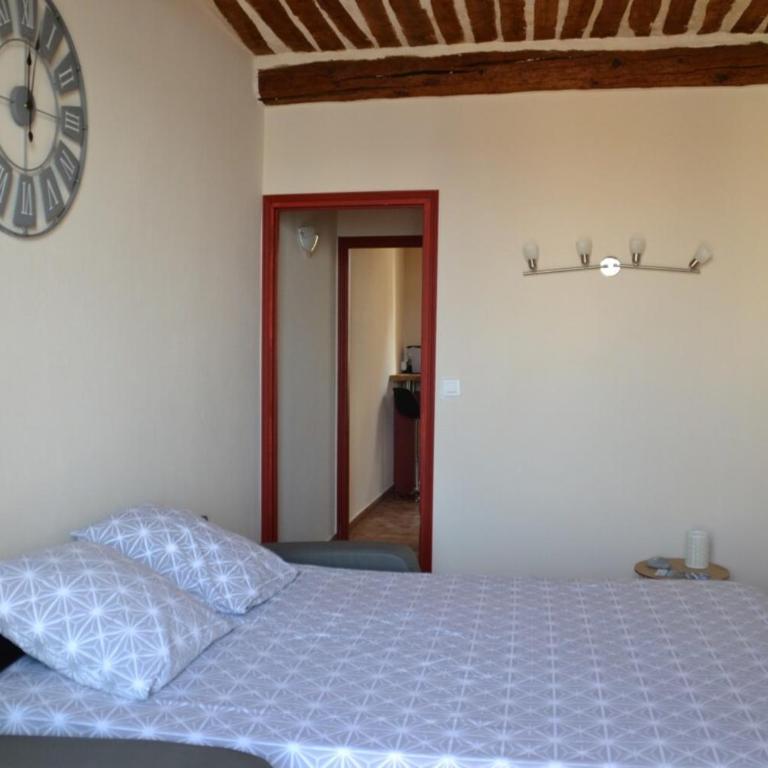 Vue mer et balcon - Studio au cœur du Vieil Antibes - Appartement - Vue sur Mer - 12