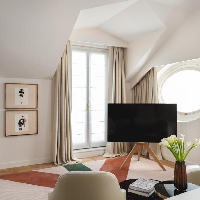 Four Seasons Hotel Milano - Suite Designer con Letto King-Size - 2