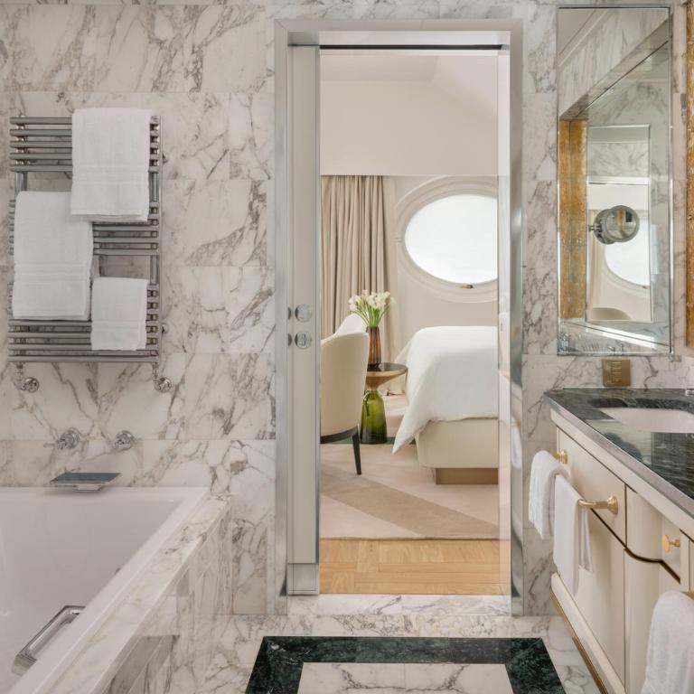 Four Seasons Hotel Milano - Suite Designer con Letto King-Size - 6