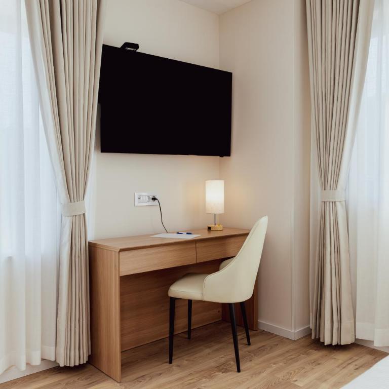 Hotel ORJEN sport & pleasure - Dvokrevetna Soba sa Bračnim Krevetom i Pogledom na Planinu - 4