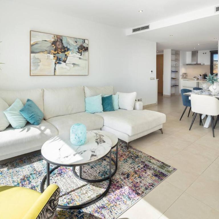 Marbella Hills: Vistas espectaculares y lujo - Three-Bedroom Apartment - 25