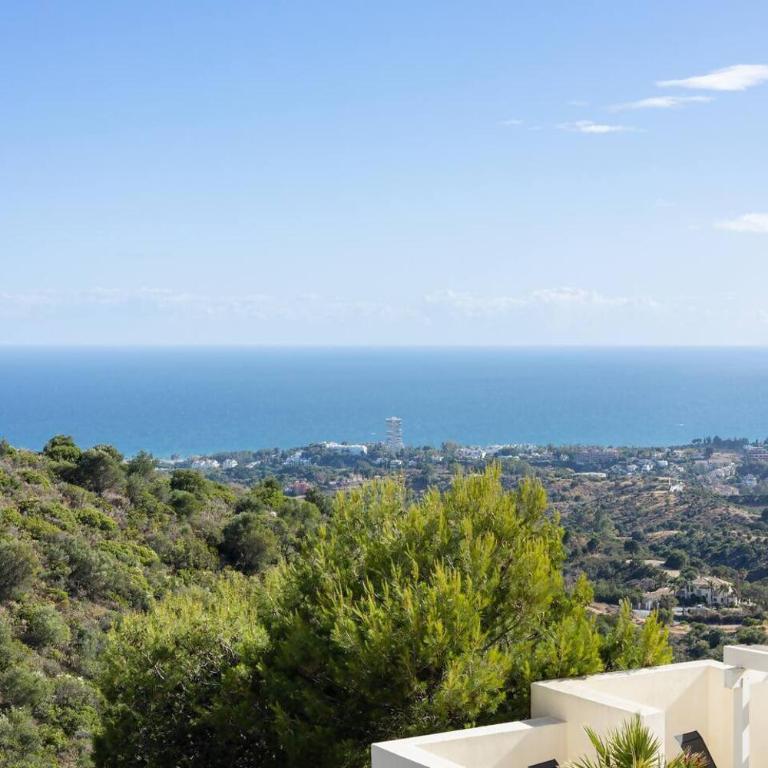 Marbella Hills: Vistas espectaculares y lujo - Three-Bedroom Apartment - 32