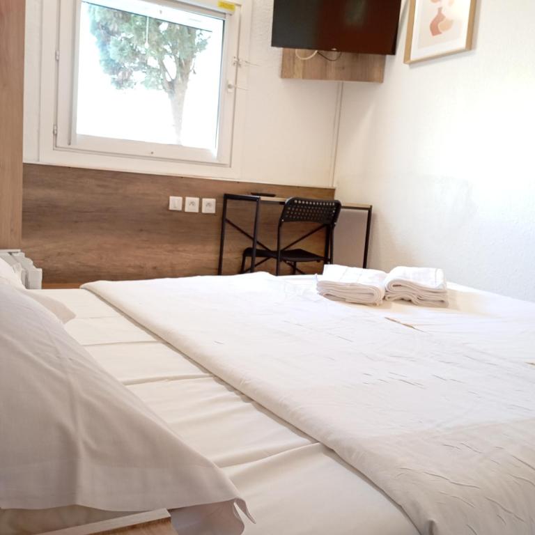 HOTEL THANIA Sète Frontignan - Chambre Triple avec Salle de Bains Privative - 3