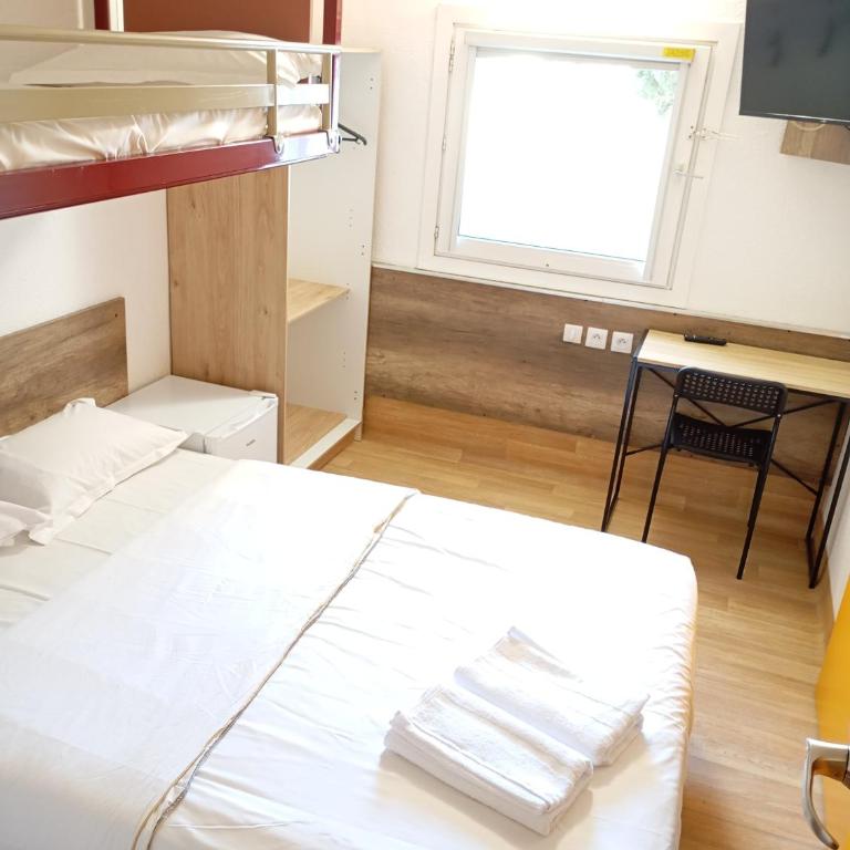 HOTEL THANIA Sète Frontignan - Chambre Triple avec Salle de Bains Privative - 5