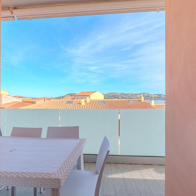 LaureLiving Holiday Home Bellavista Caprera - Appartamento con 2 Camere da Letto - 20