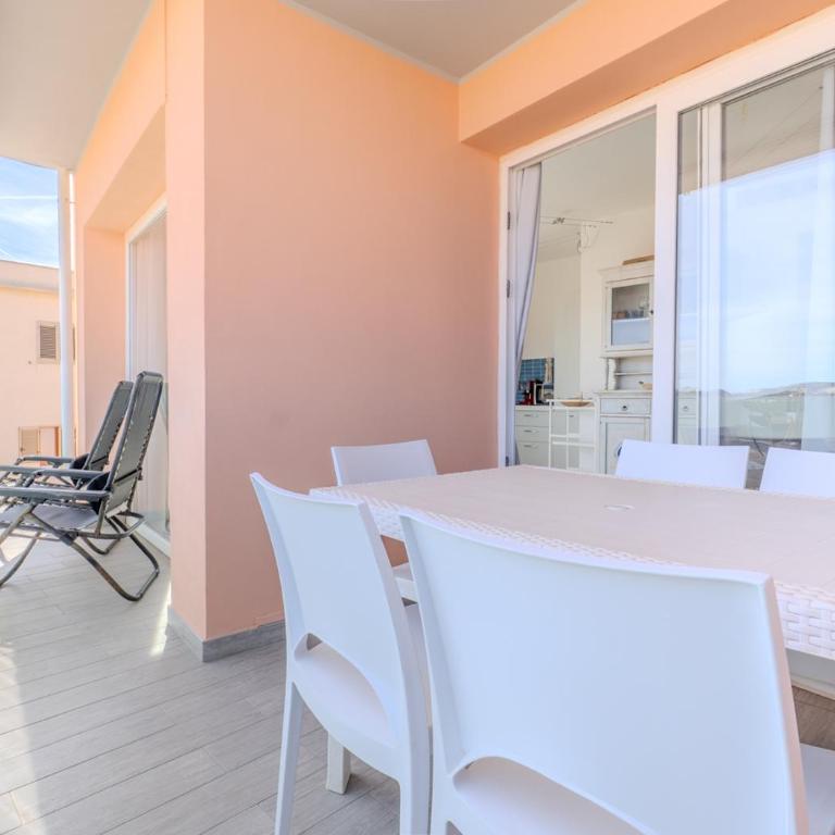 LaureLiving Holiday Home Bellavista Caprera - Appartamento con 2 Camere da Letto - 21