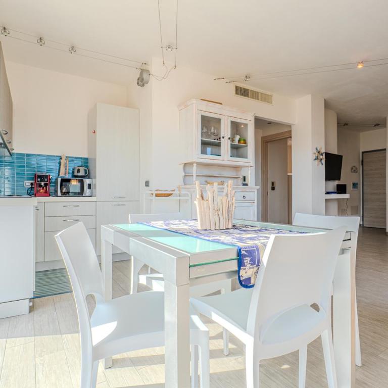 LaureLiving Holiday Home Bellavista Caprera - Appartamento con 2 Camere da Letto - 6