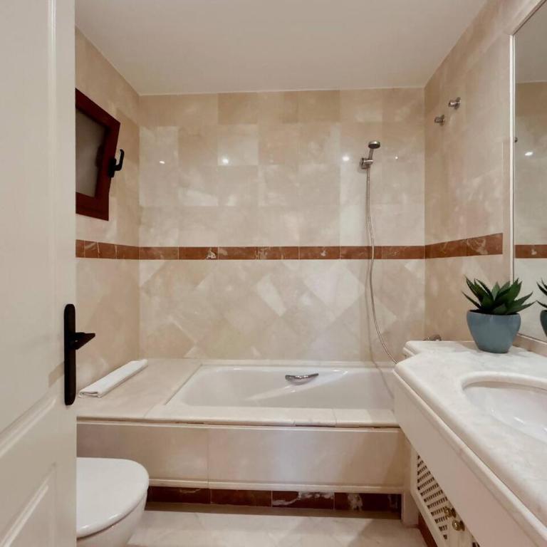 Marbella Elviria: 3 Dorm, Playa andando y Piscina - Apartamento de 3 dormitorios - 33
