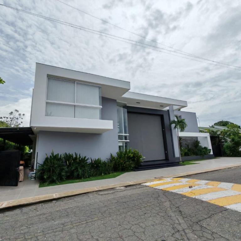 Casa de lujo en Girardot con piscina privada tipo resort - Villa - 21