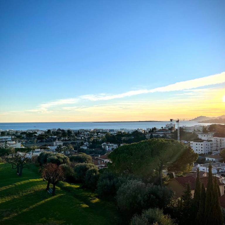 Sea View Riviera, Charmant 3 pièces vue mer panoramique, 2 chambres, 4P, PK, AC - Appartement 1 Chambre - 6