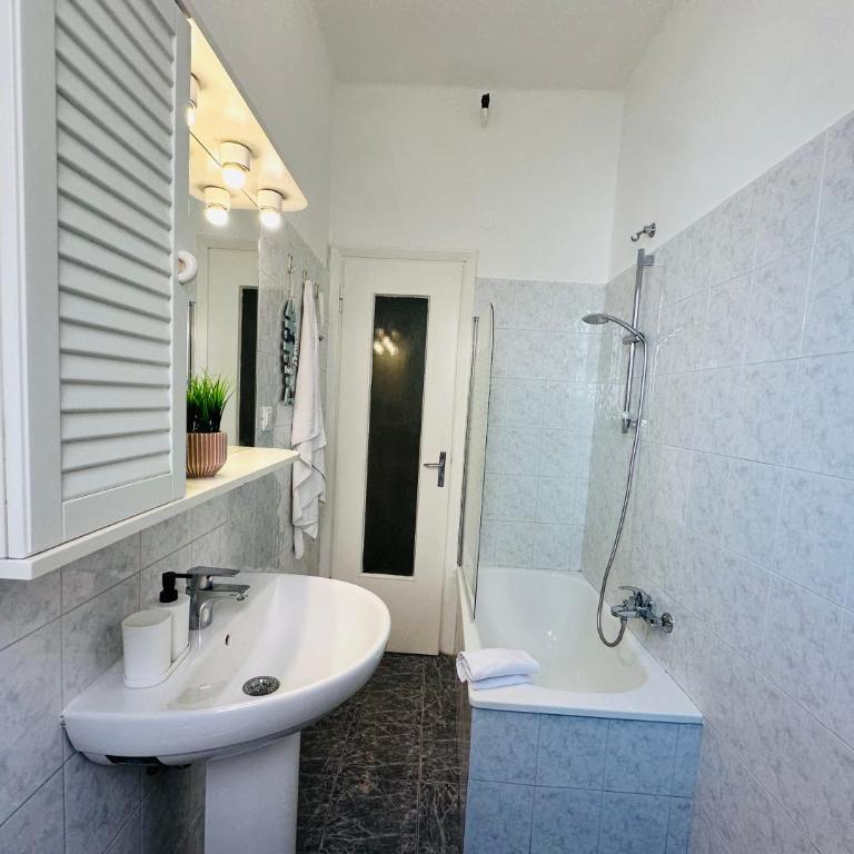Piccolo Rifugio by anbra Properties --- WITH PARKING AND FREE WIFI - Appartamento con 1 Camera da Letto - 16