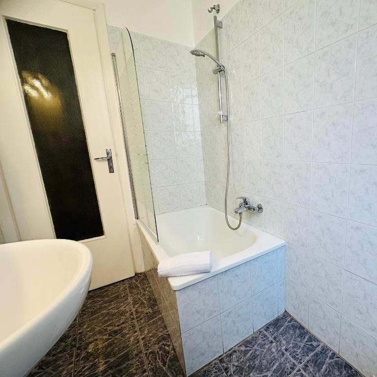 Piccolo Rifugio by anbra Properties --- WITH PARKING AND FREE WIFI - Appartamento con 1 Camera da Letto - 22