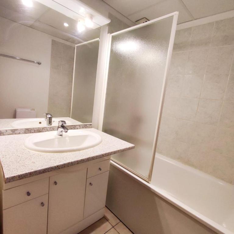 Appartement avec parking en centre ville d'Uzès - Appartement 2 Chambres - 8