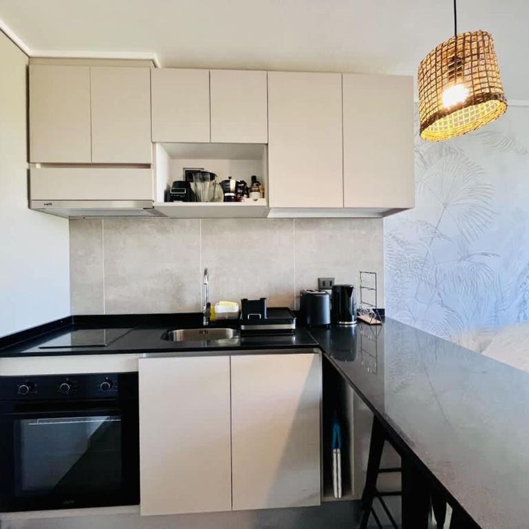 Vibrant Nunoa Apartment - Pool & Free Parking - Studio - 2
