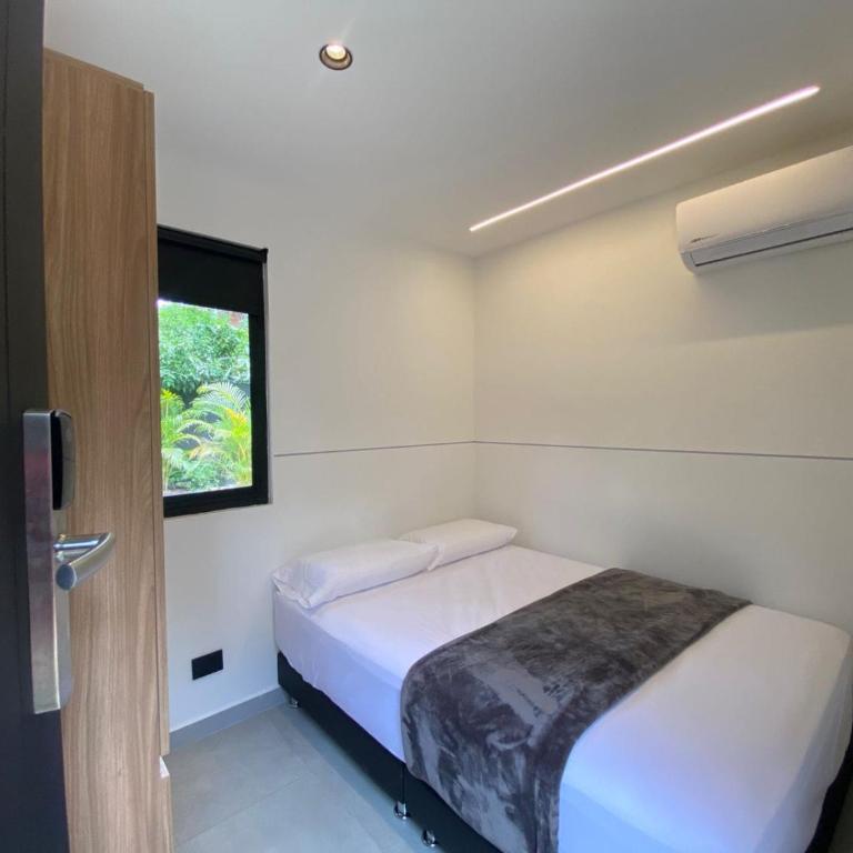 Hotel CLN - Habitación Estándar - 1 cama grande - 2