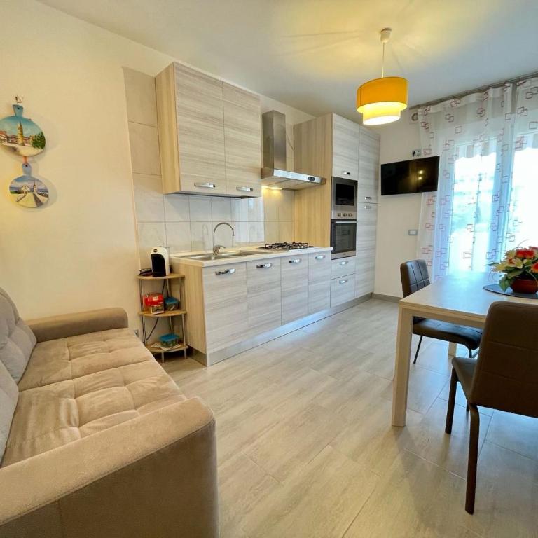 Bright apartment with balcony - Appartamento - 2